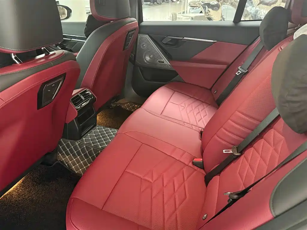 BMW 5 Series — миниатюра 4