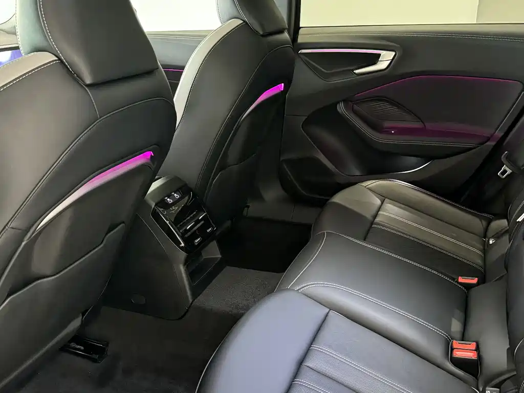 Audi A5L — миниатюра 6