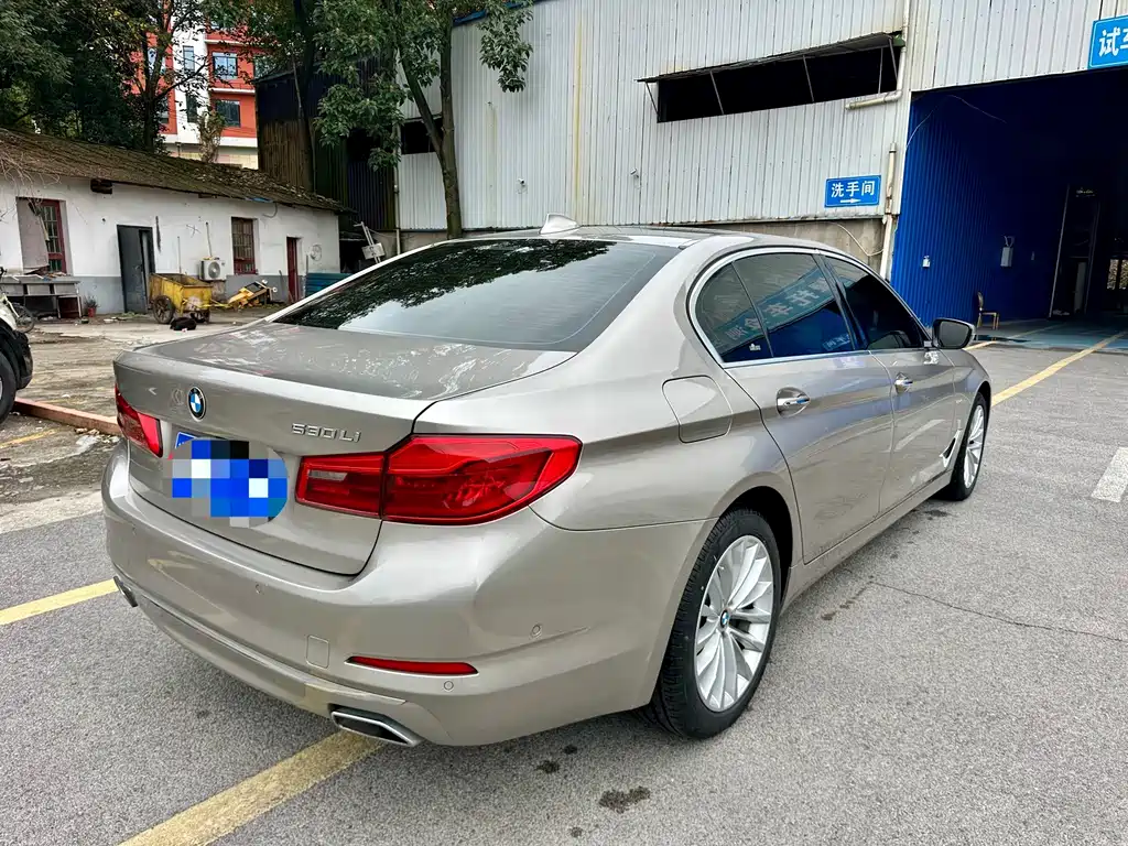 BMW 5 Series — миниатюра 5