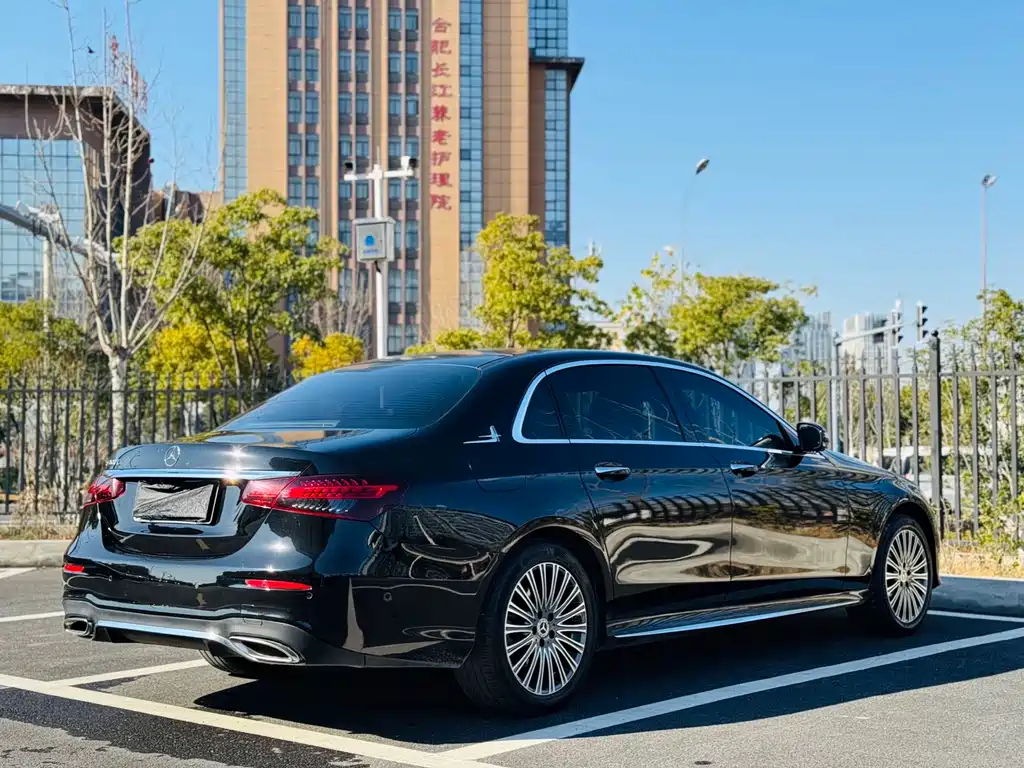 MERCEDES-BENZ E CLASS