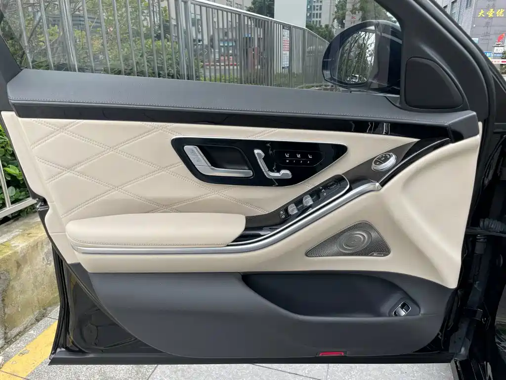 Mercedes-Benz S-Class — миниатюра 10