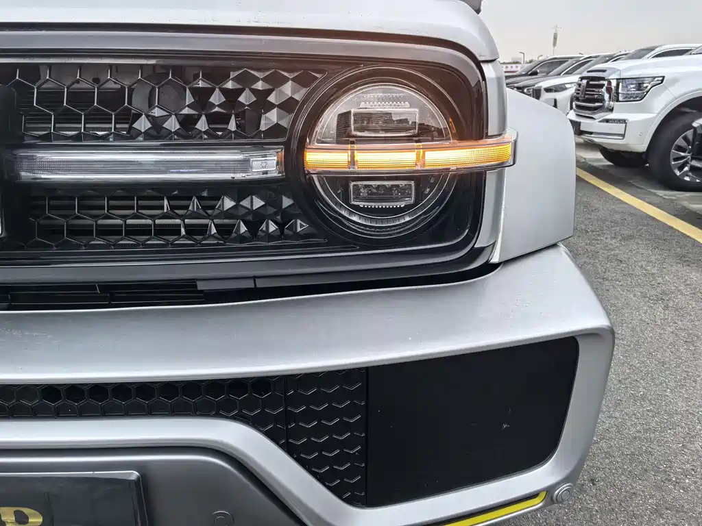 TANK CO CREATION TANK 300