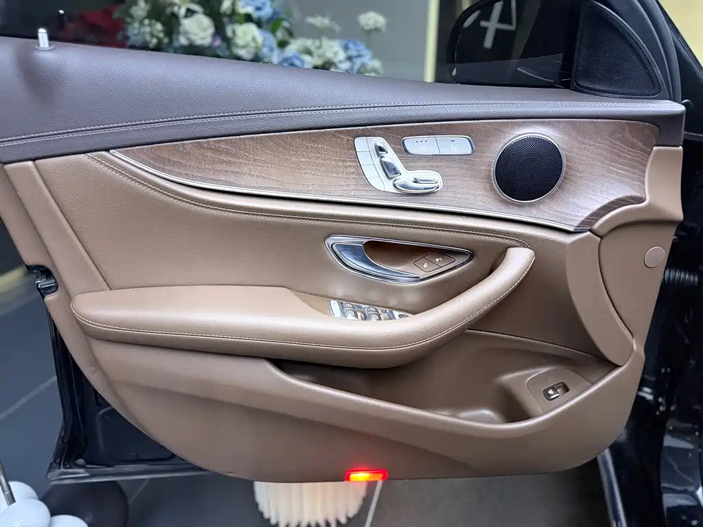 Mercedes-Benz E-Class — миниатюра 3