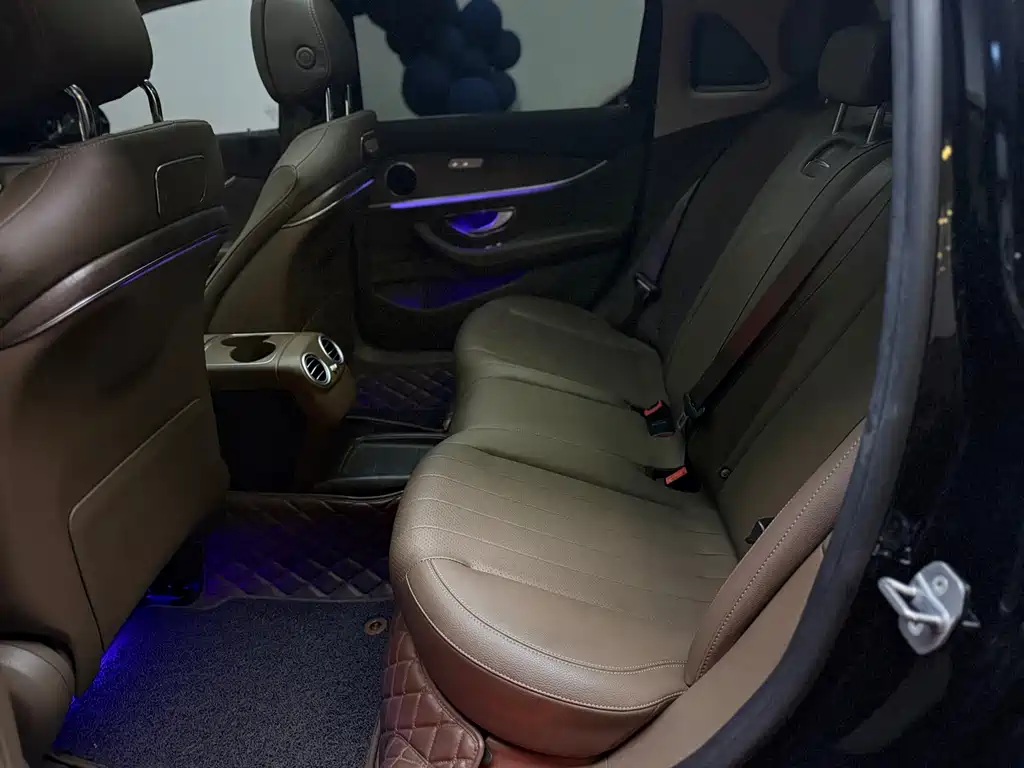 Mercedes-Benz E-Class — миниатюра 6