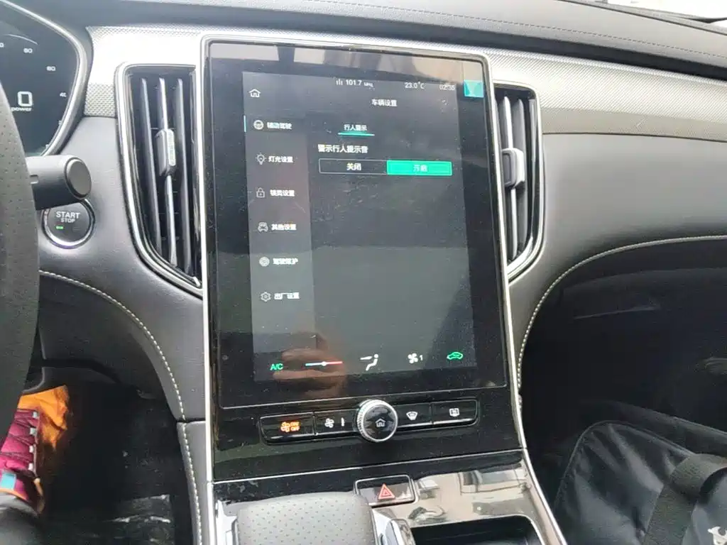 Roewe i6 MAX New Energy — миниатюра 13