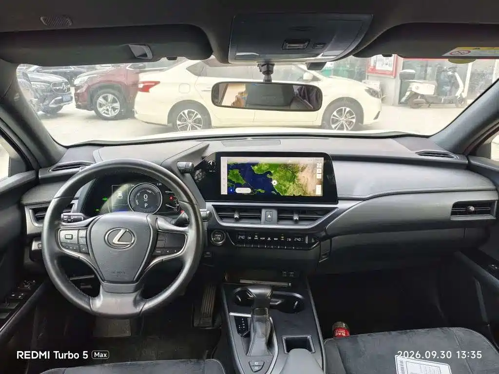 Lexus UX — миниатюра 5