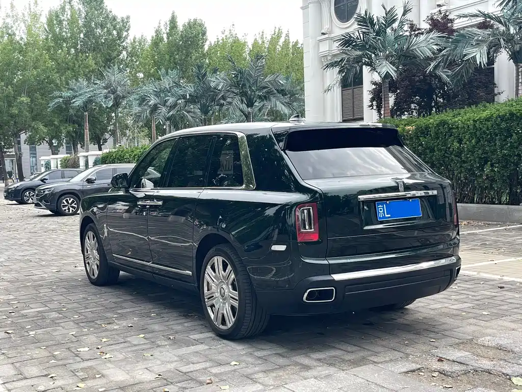 Rolls-Royce Cullinan 2018 мест