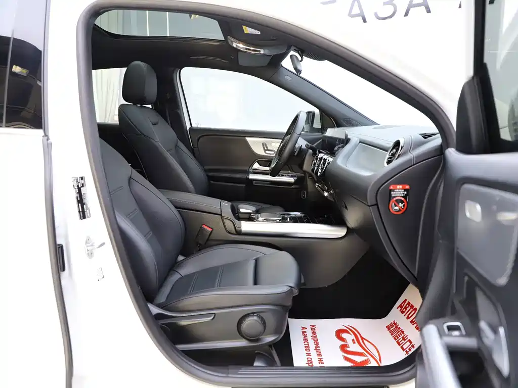 Mercedes-Benz GLA — миниатюра 19