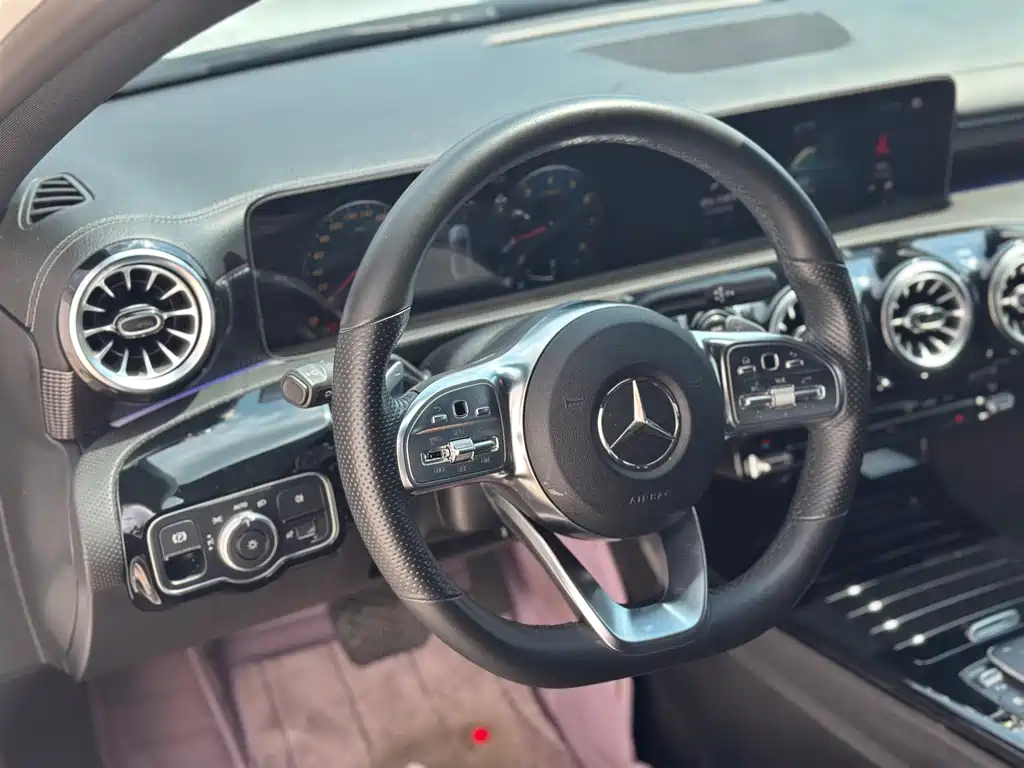 Mercedes-Benz A-Class — миниатюра 6