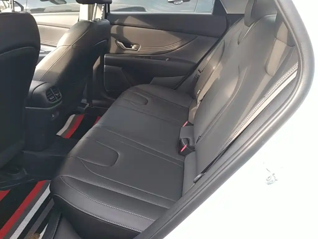 Hyundai Elantra 2022 — фото 16