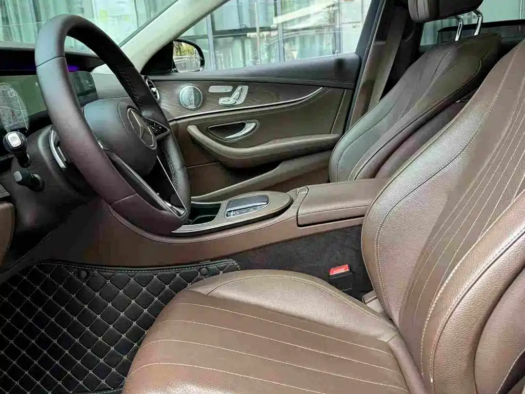 Mercedes-Benz E-Class — миниатюра 9