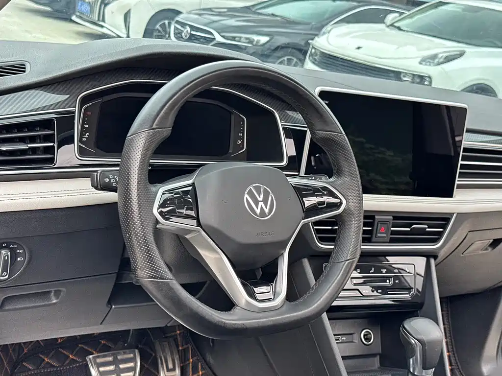 Volkswagen Tiguan L — миниатюра 17