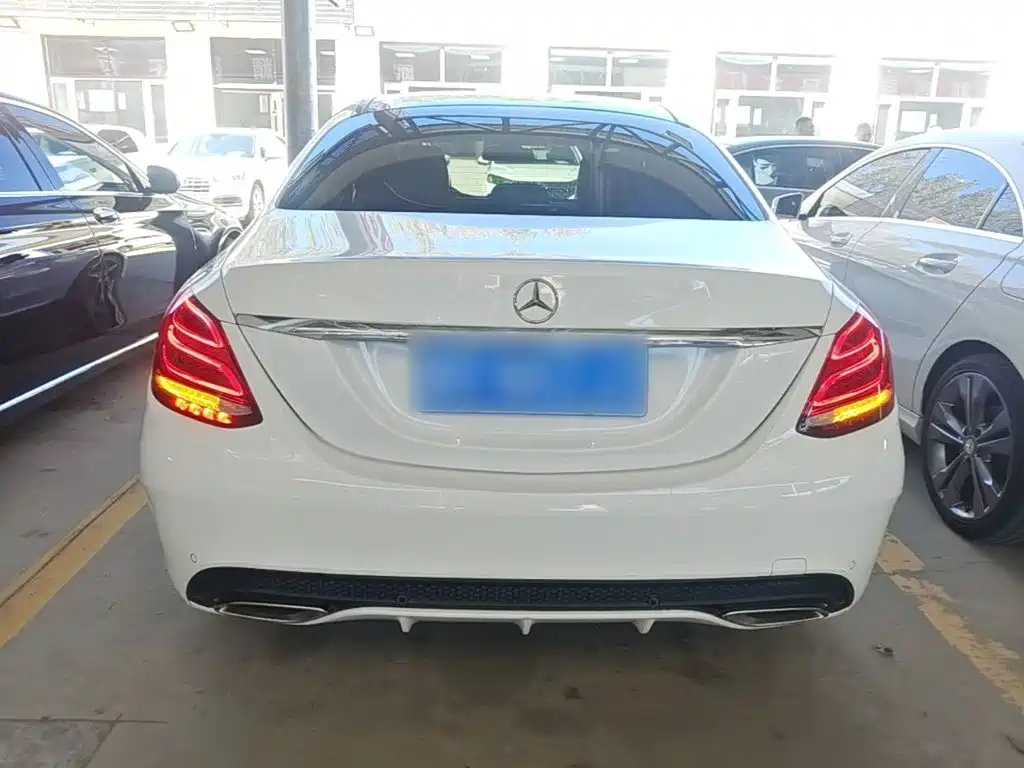 Mercedes-Benz C-Class — миниатюра 6