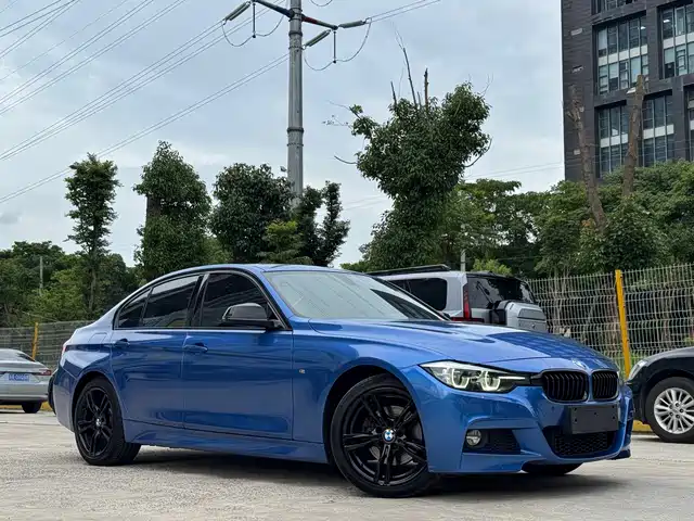 BMW 3-Series 2019 320i M — фото 1