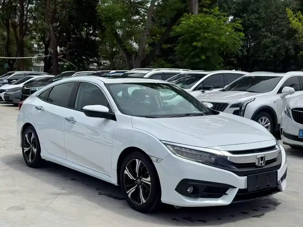 Honda Civic 2016 220TURBO CVT Luxury