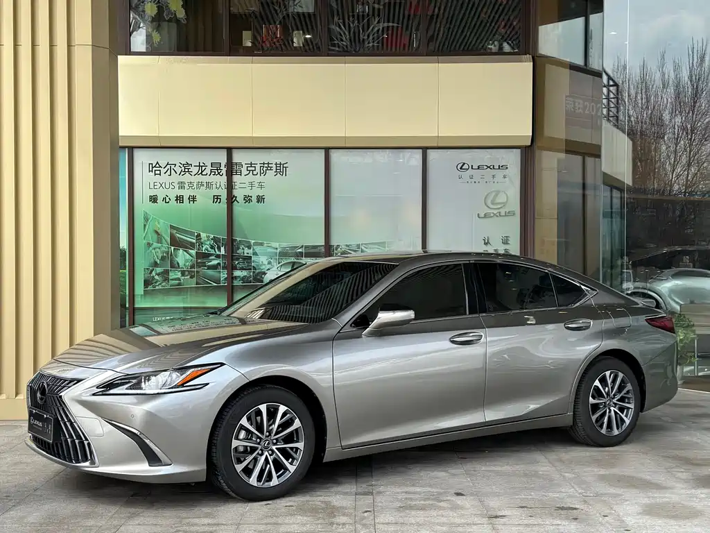 Lexus ES 2024