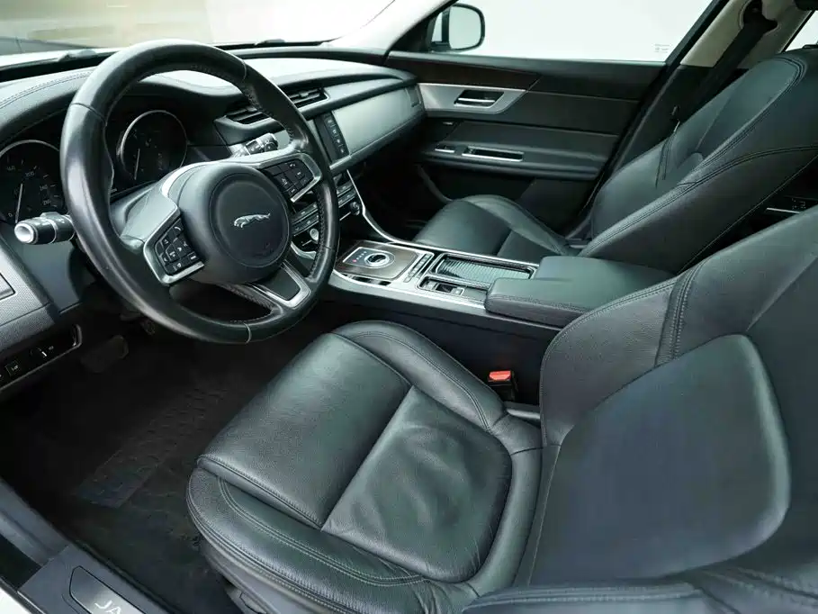 Jaguar XFL — миниатюра 9