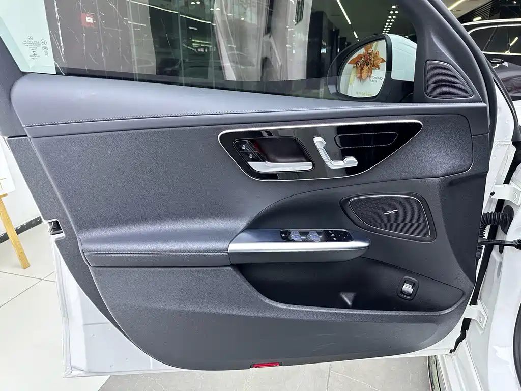 Mercedes-Benz C-Class — миниатюра 14