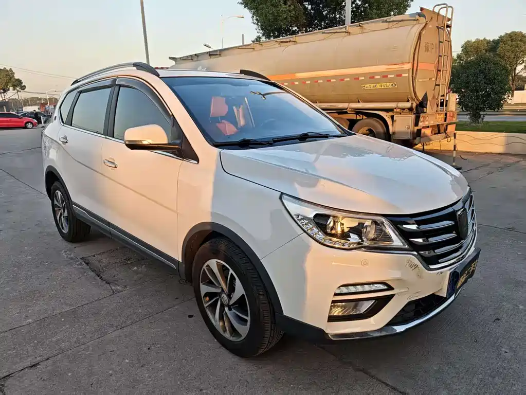 BAOJUN 560