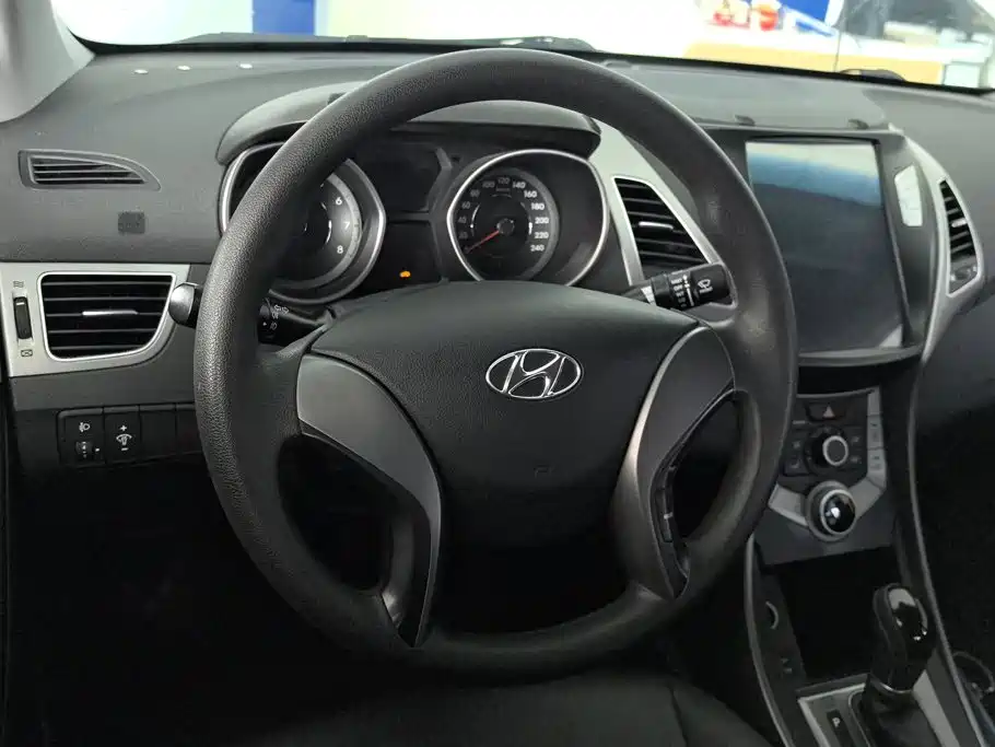 Hyundai Elantra Langdong — миниатюра 15