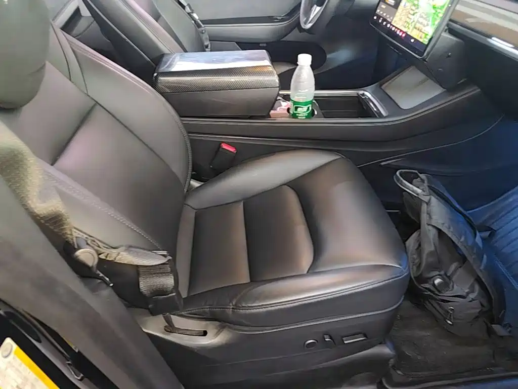 Tesla Model Y — миниатюра 25