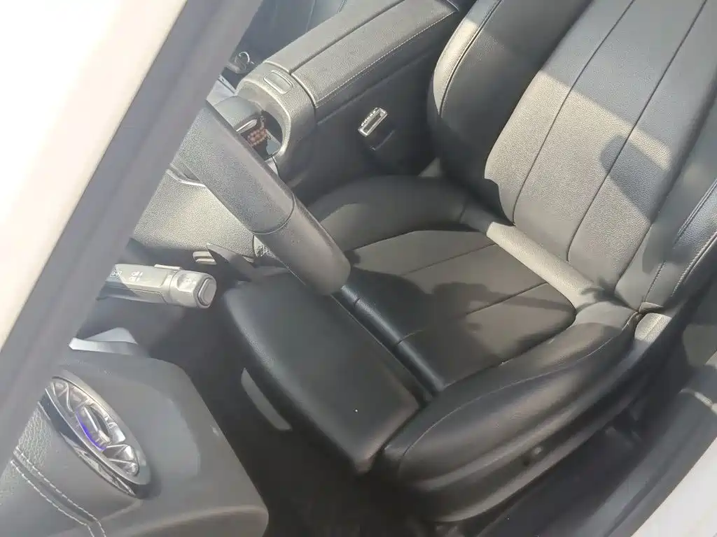 Mercedes-Benz GLB — миниатюра 16