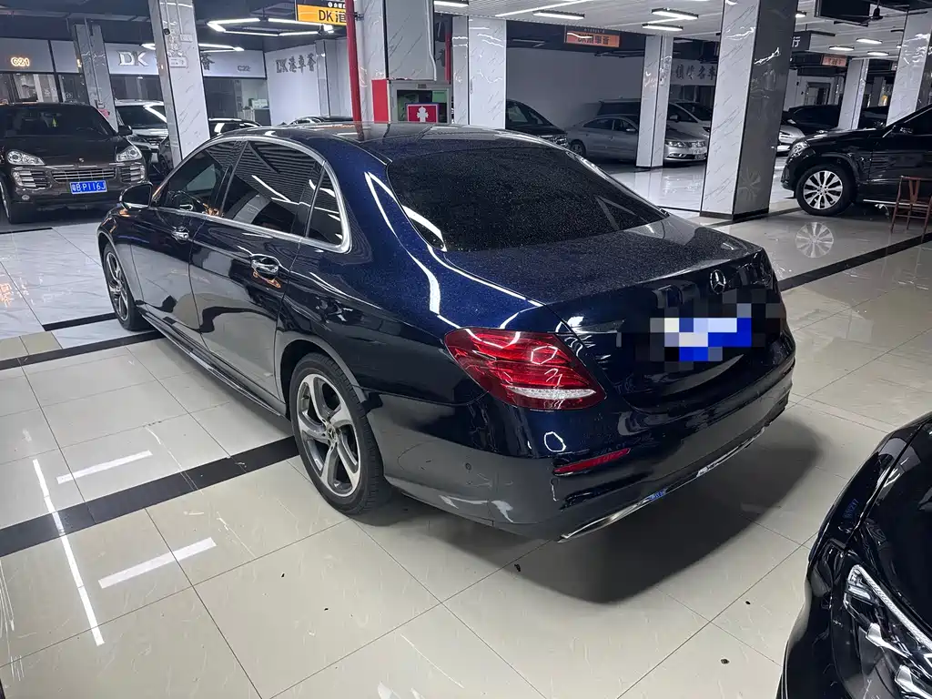 Mercedes-Benz E-Class — миниатюра 3