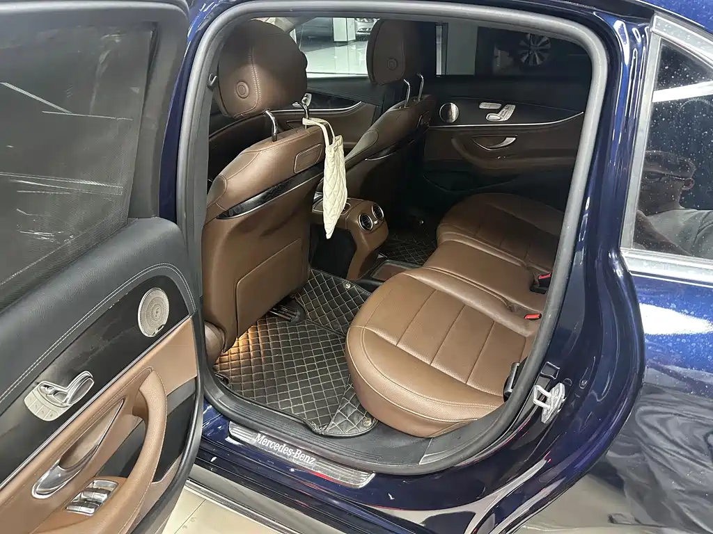 Mercedes-Benz E-Class — миниатюра 5