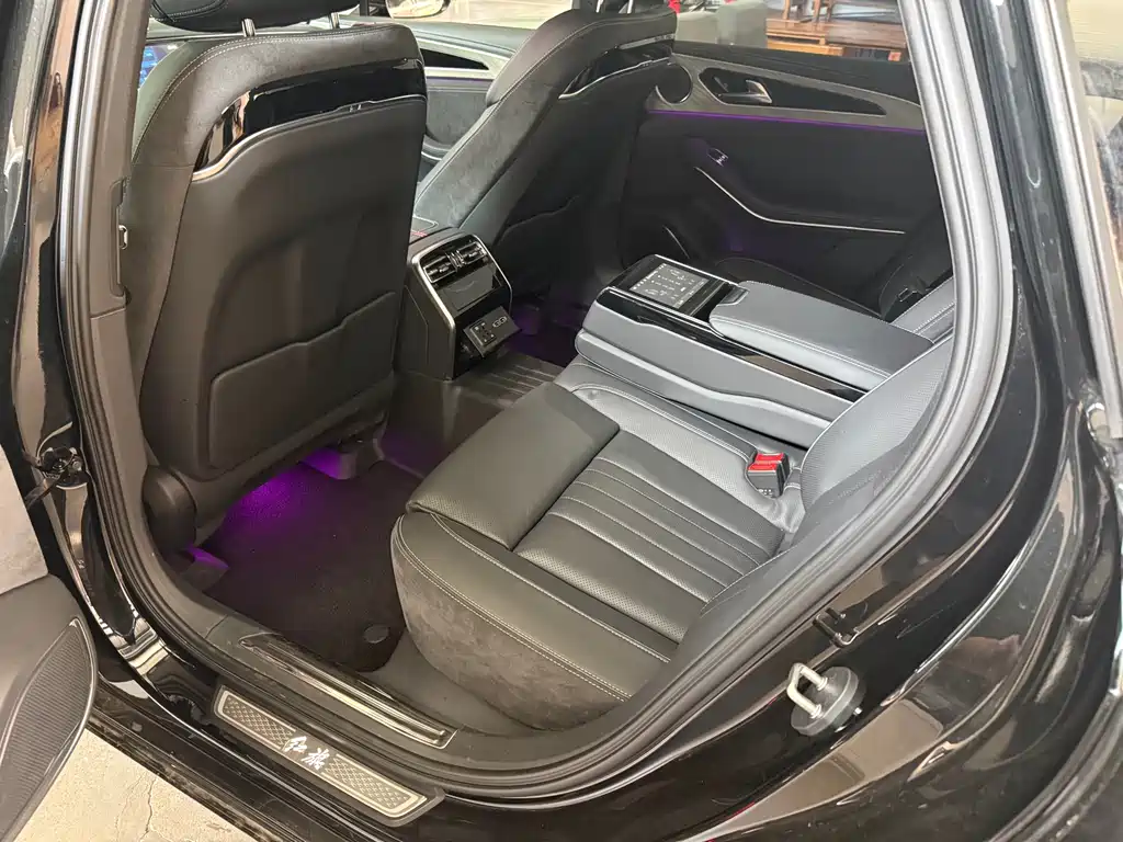 Hongqi H9 2023 2.0T
