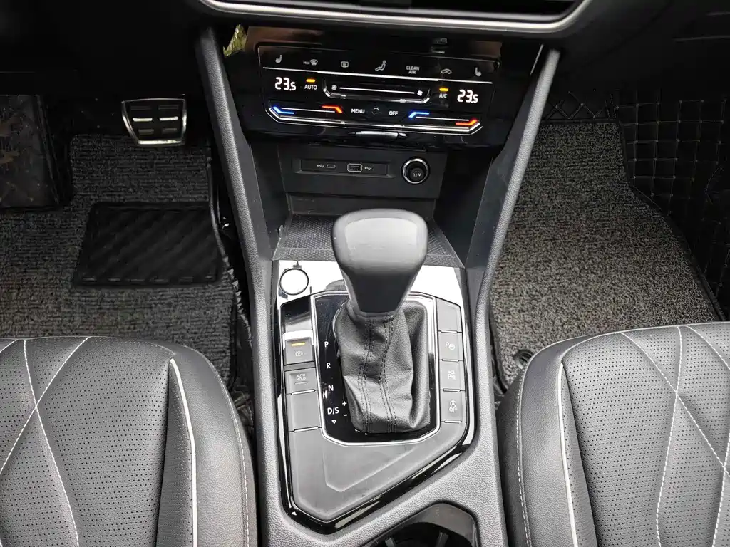 Volkswagen Tiguan L — миниатюра 17