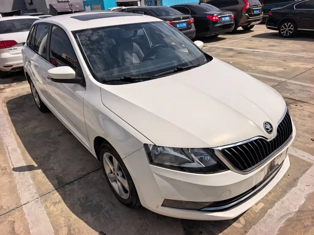 Skoda Rapid Spaceback — миниатюра 3