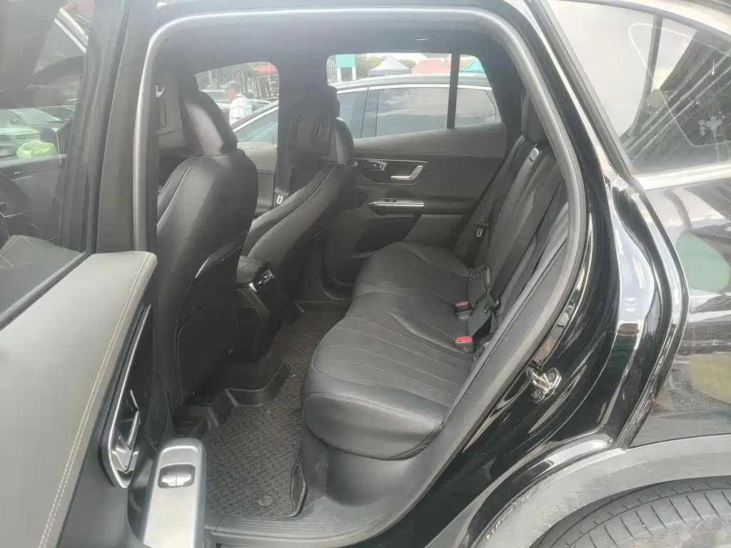 Mercedes-Benz EQE SUV — миниатюра 9