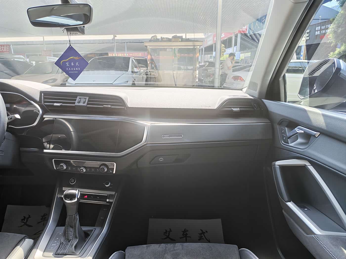 Audi Q3 1.4 л 2022 г. Белый, пробег 50000 км