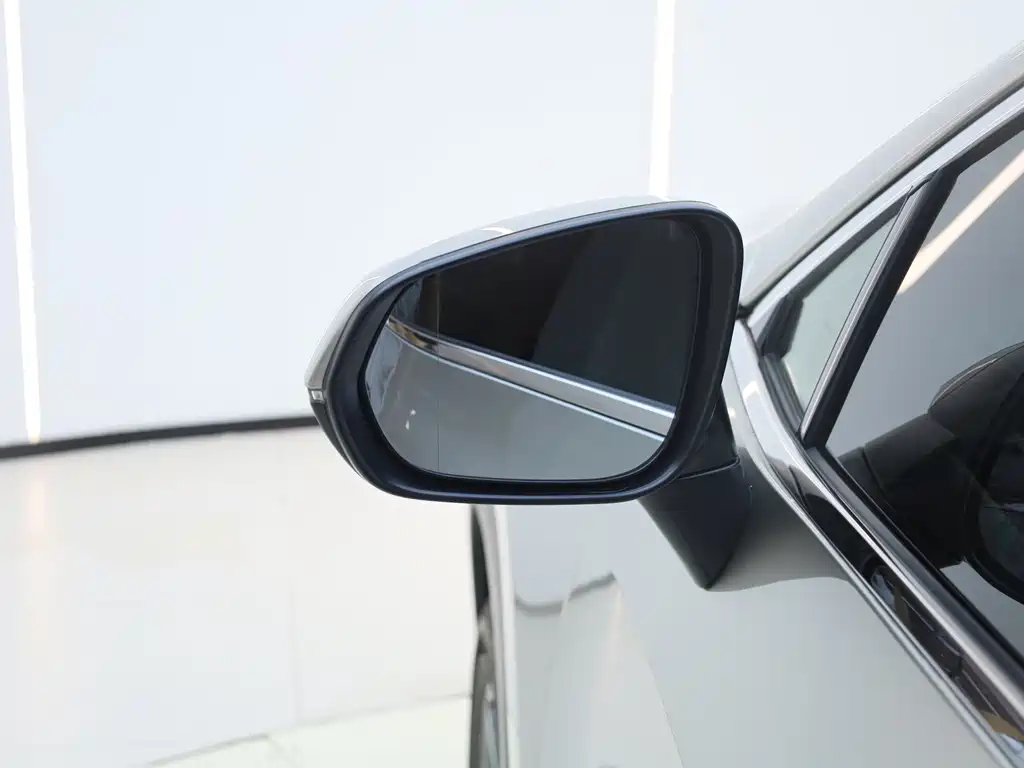 Lexus NX — миниатюра 10