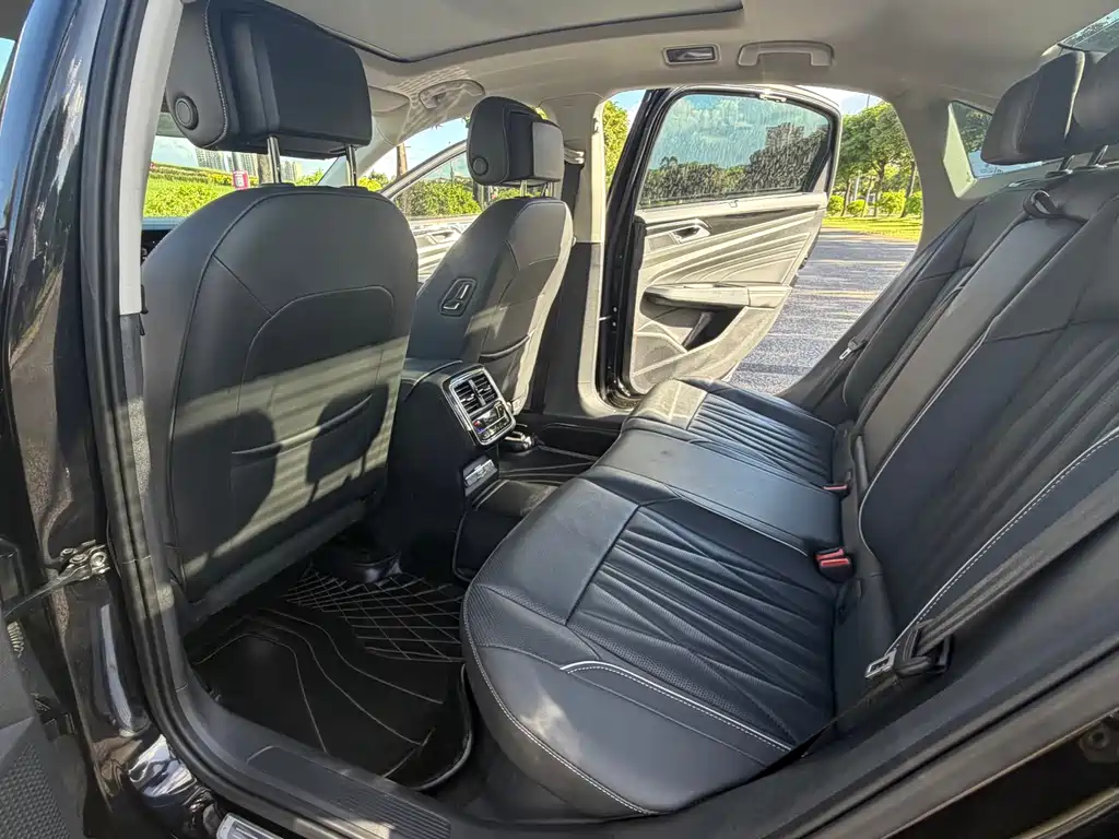Volkswagen Passat 2022 330TSI Luxury