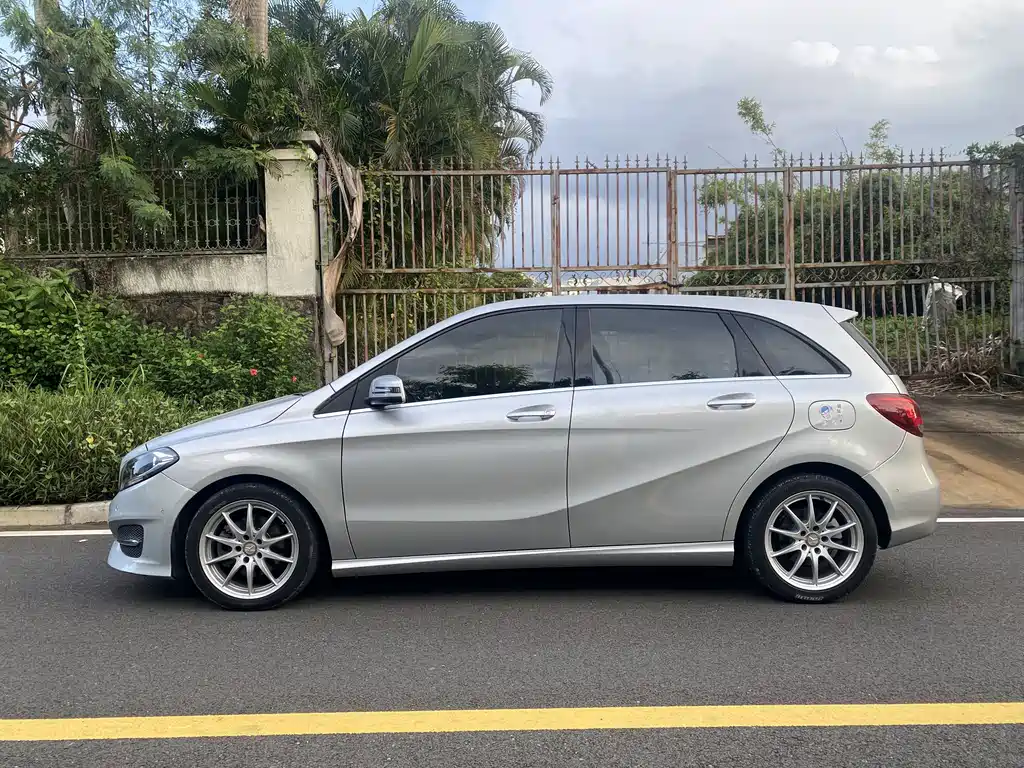 Mercedes-Benz B-Class — миниатюра 2