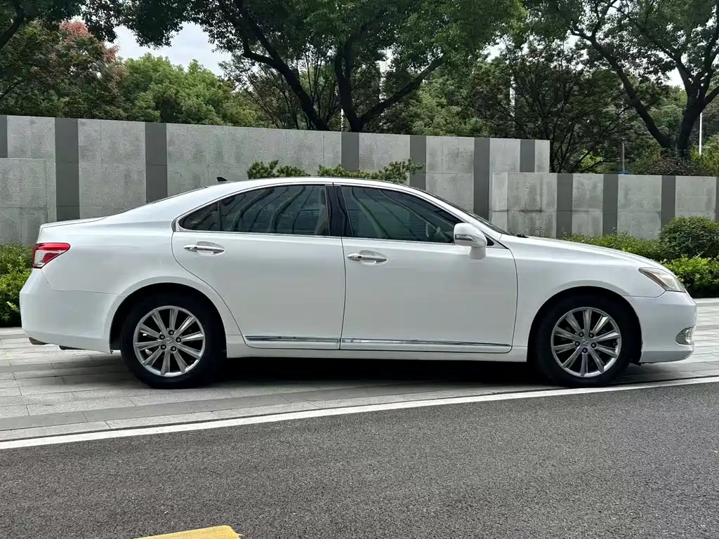 Lexus ES — миниатюра 7