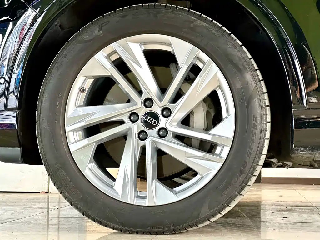 Audi Q7 2023 45 TFSI quattro S line Sport