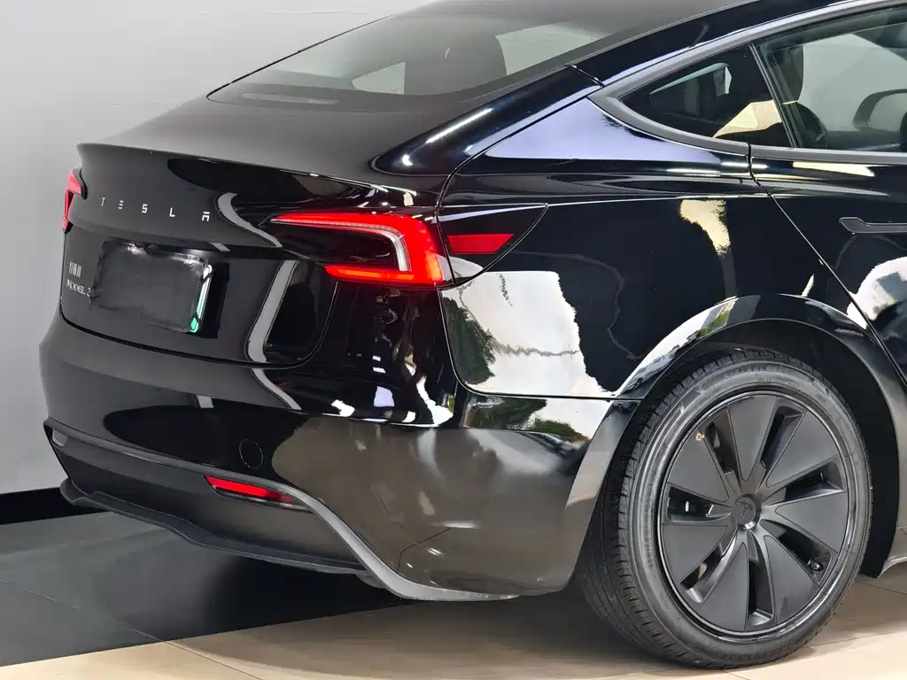 Tesla Model 3 — миниатюра 22