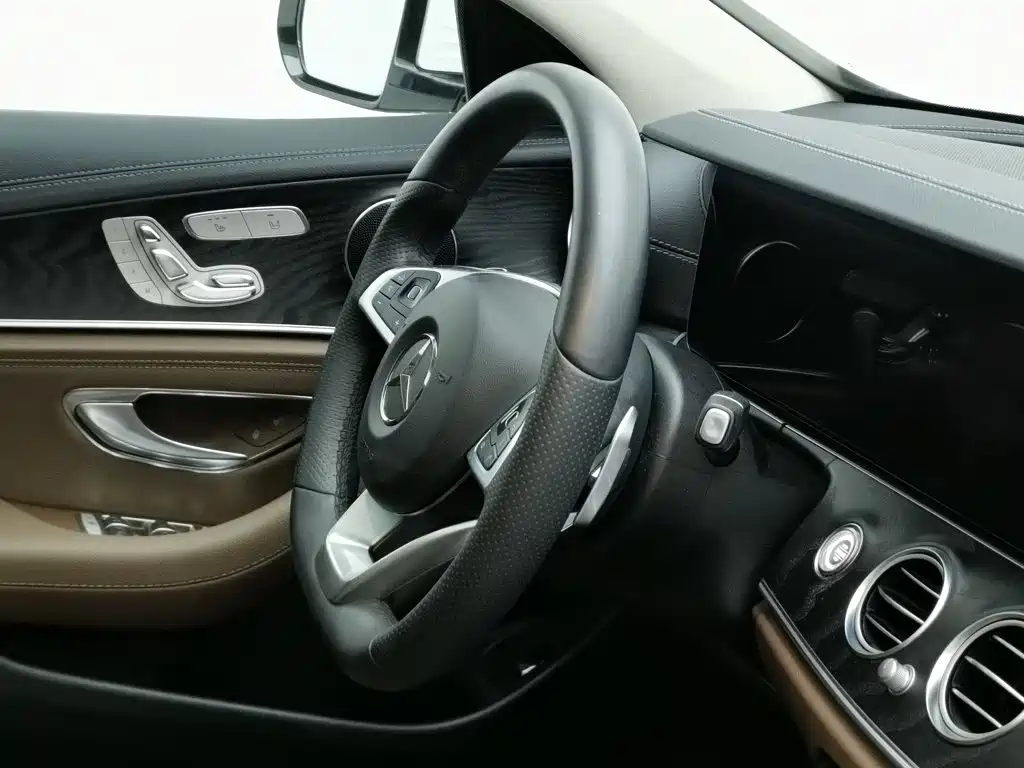 Mercedes-Benz E-Class — миниатюра 22