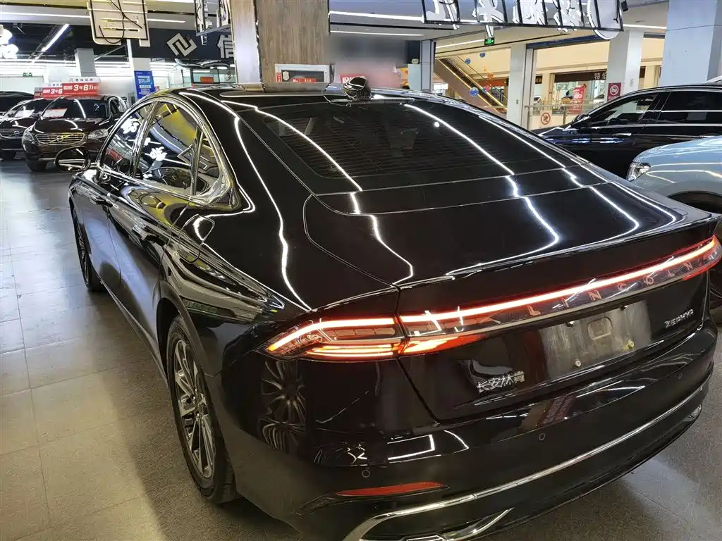 Lincoln Z 2022 i