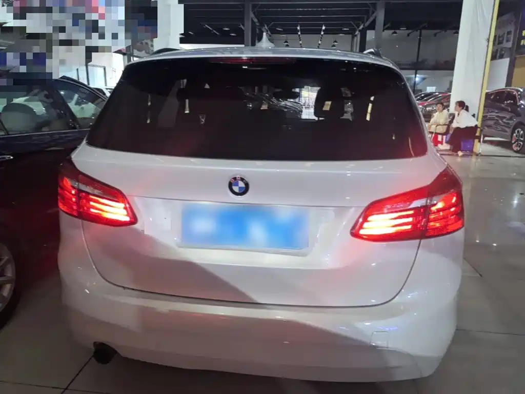BMW 2 Series Active Tourer — миниатюра 6