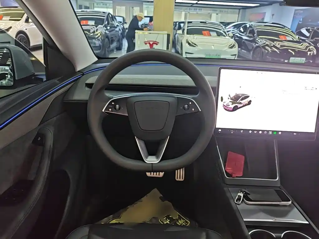Tesla Model Y — миниатюра 11