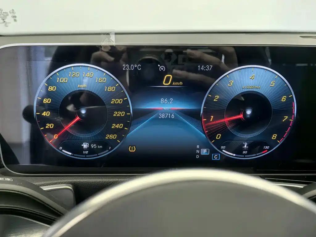 Mercedes-Benz GLB — миниатюра 18