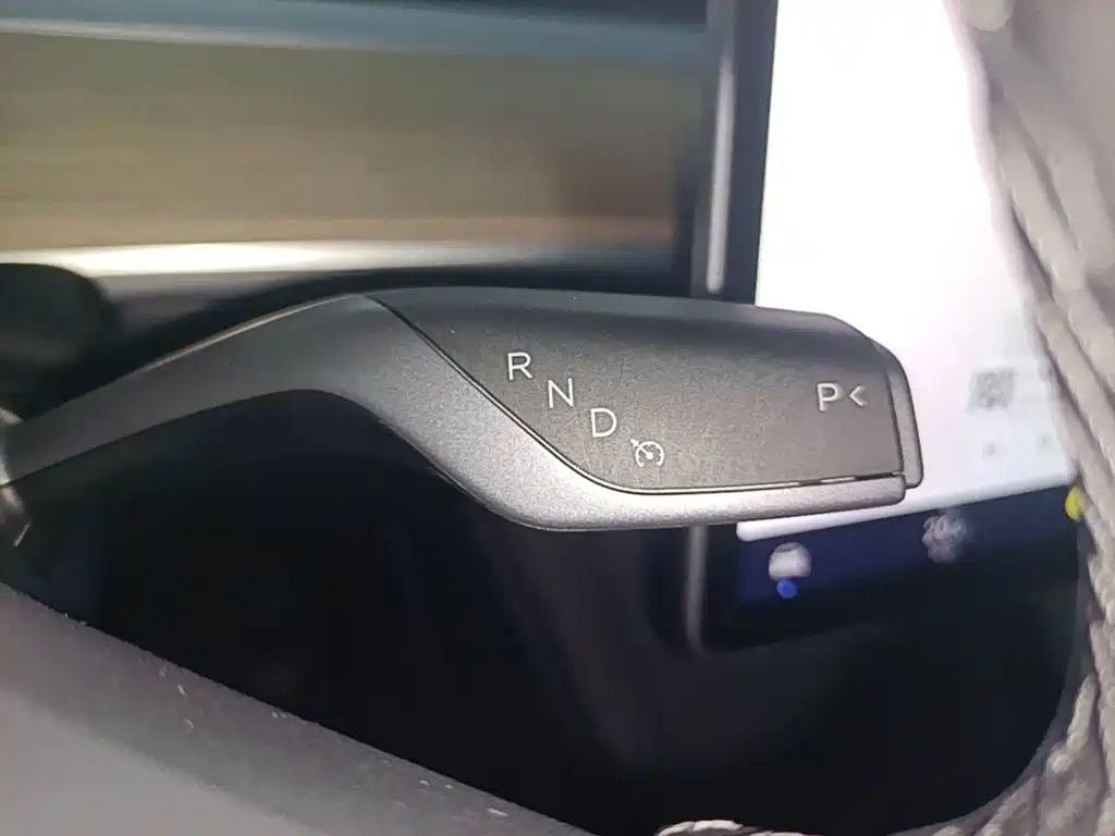 Tesla Model Y — миниатюра 14