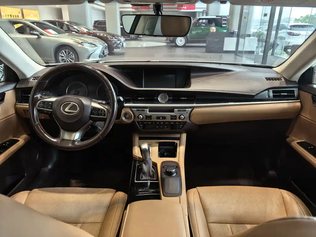 Lexus ES — миниатюра 10