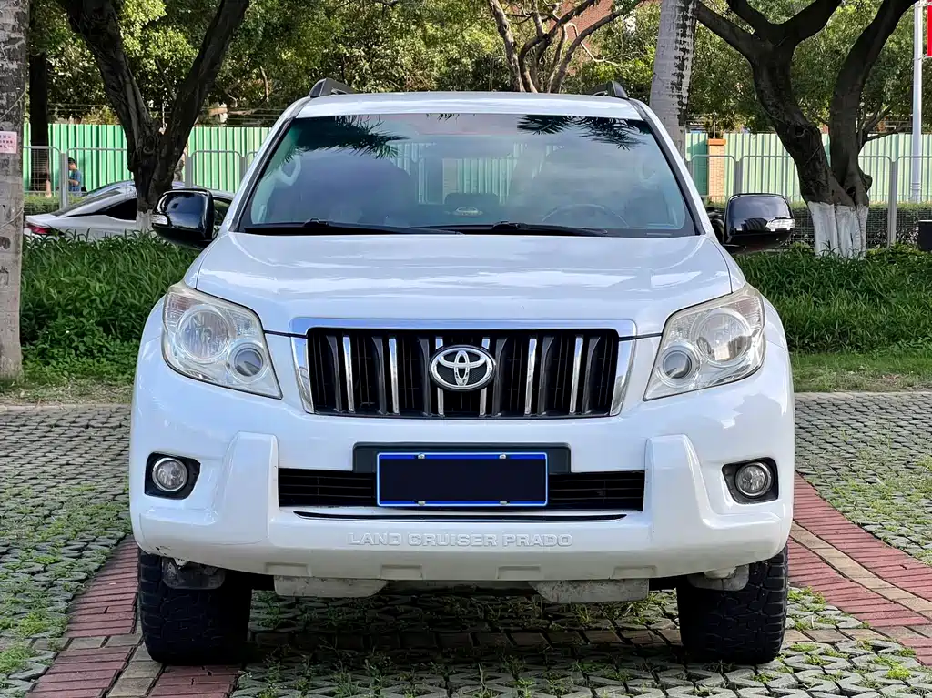 Toyota Land Cruiser Prado 2010 2.7L AT Luxury