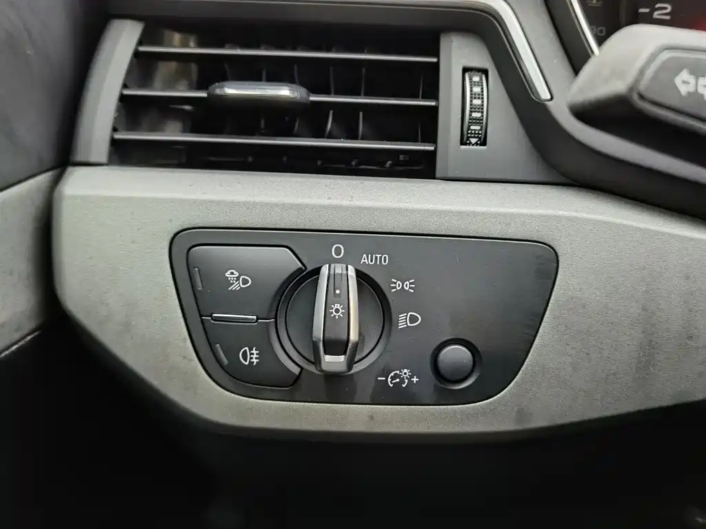 Audi A4L — миниатюра 21