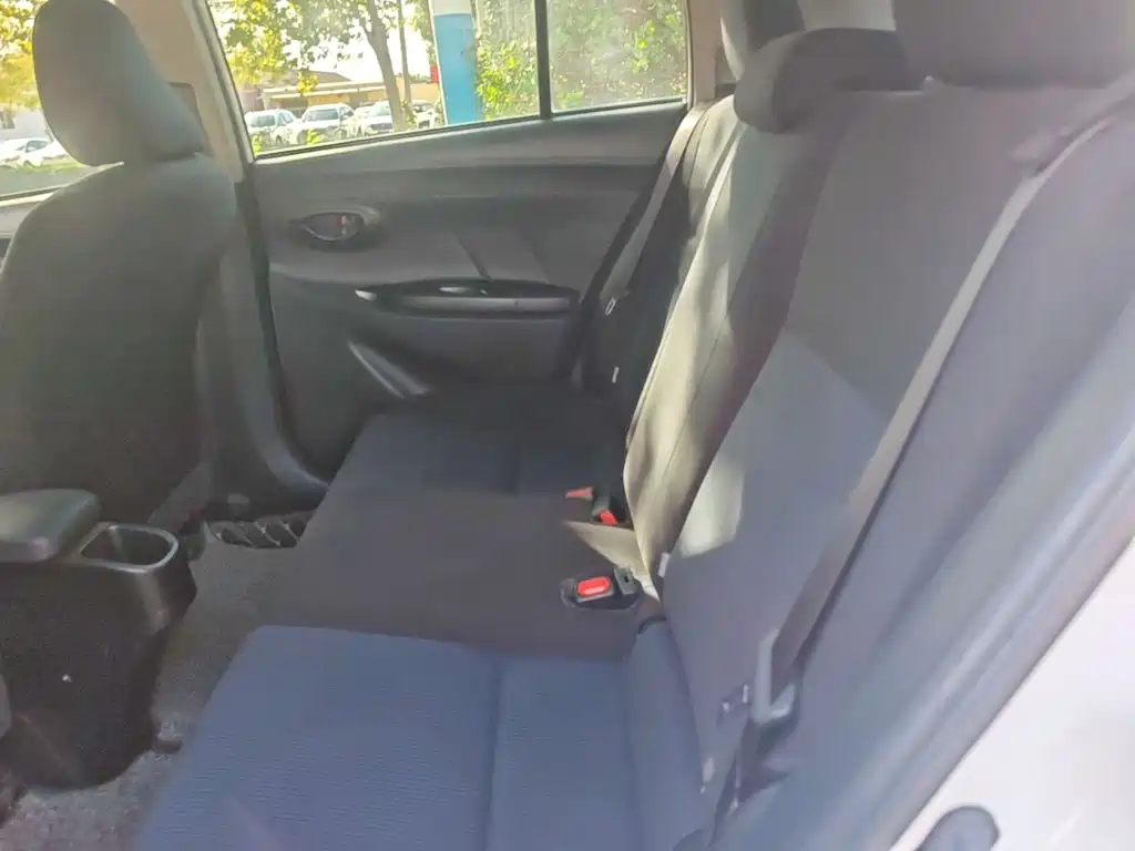 Toyota Yaris L — миниатюра 17