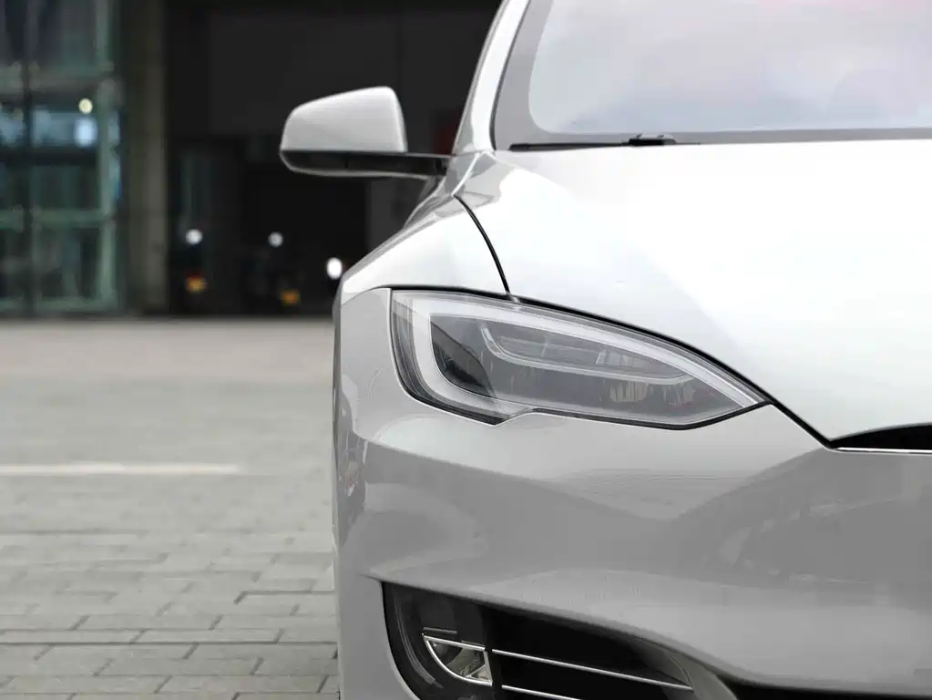Tesla Model S — миниатюра 18